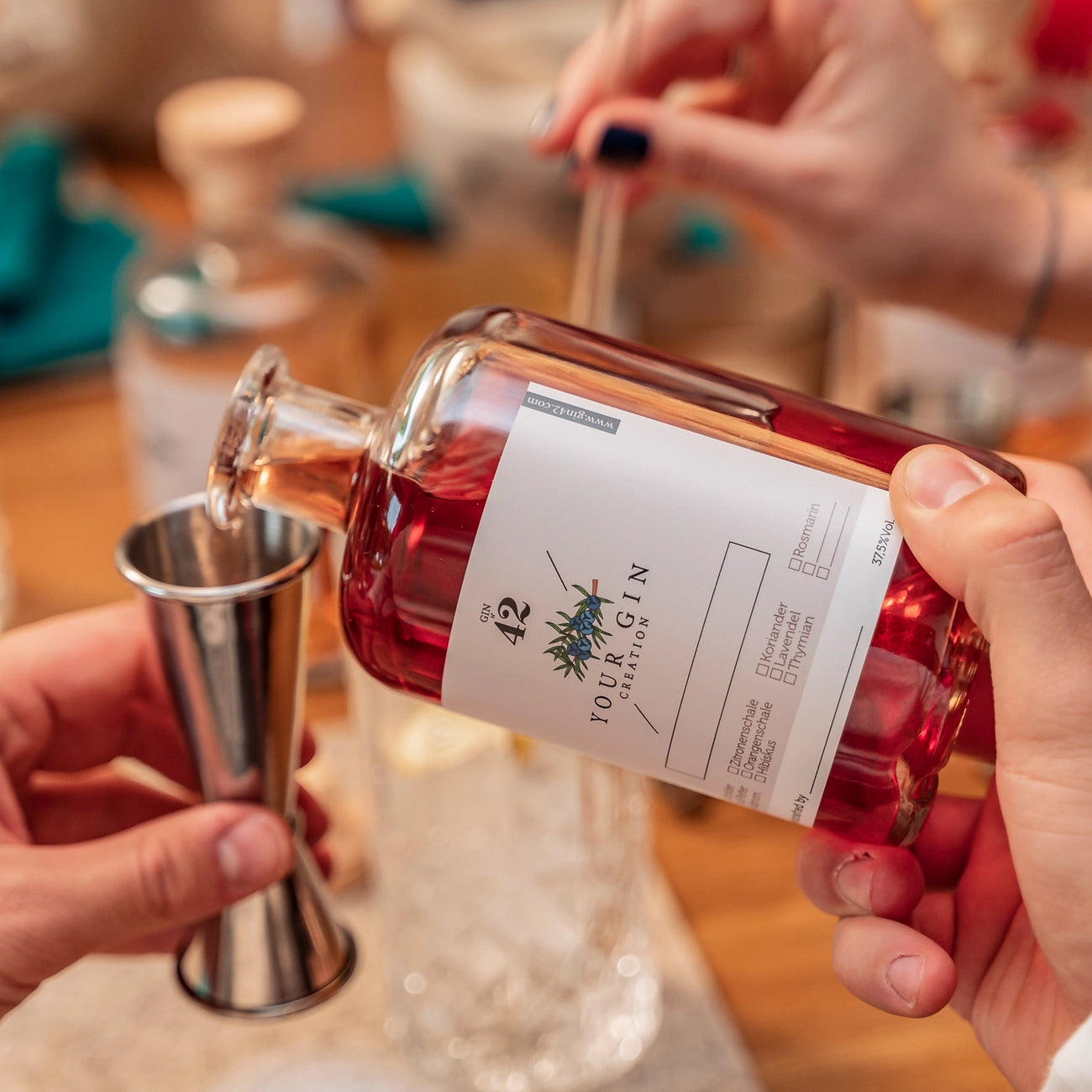 DIY Gin-Set mit Alkohol in der Geschenkbox