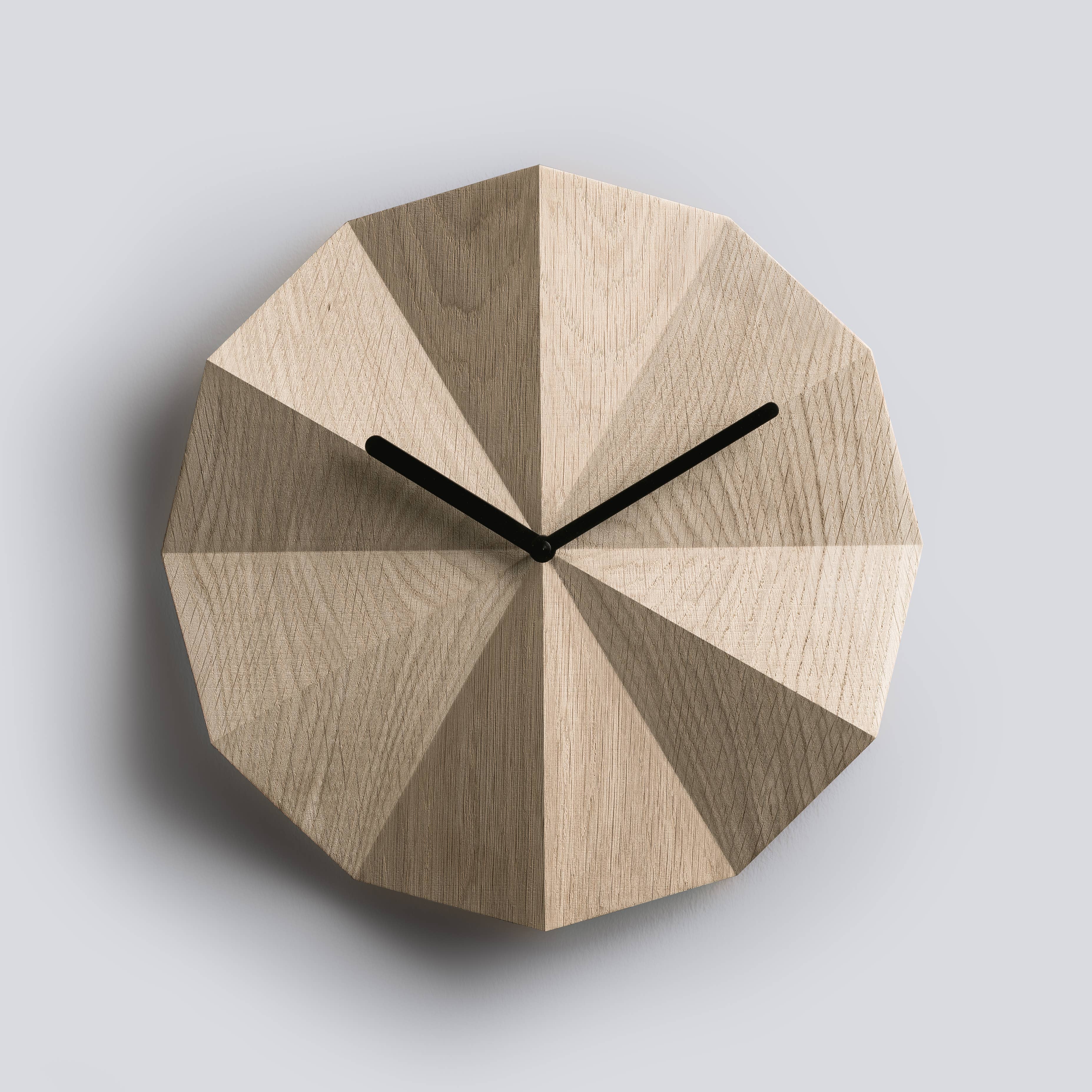 Delta Clock Eiche – Design-Wanduhr aus Massivholz