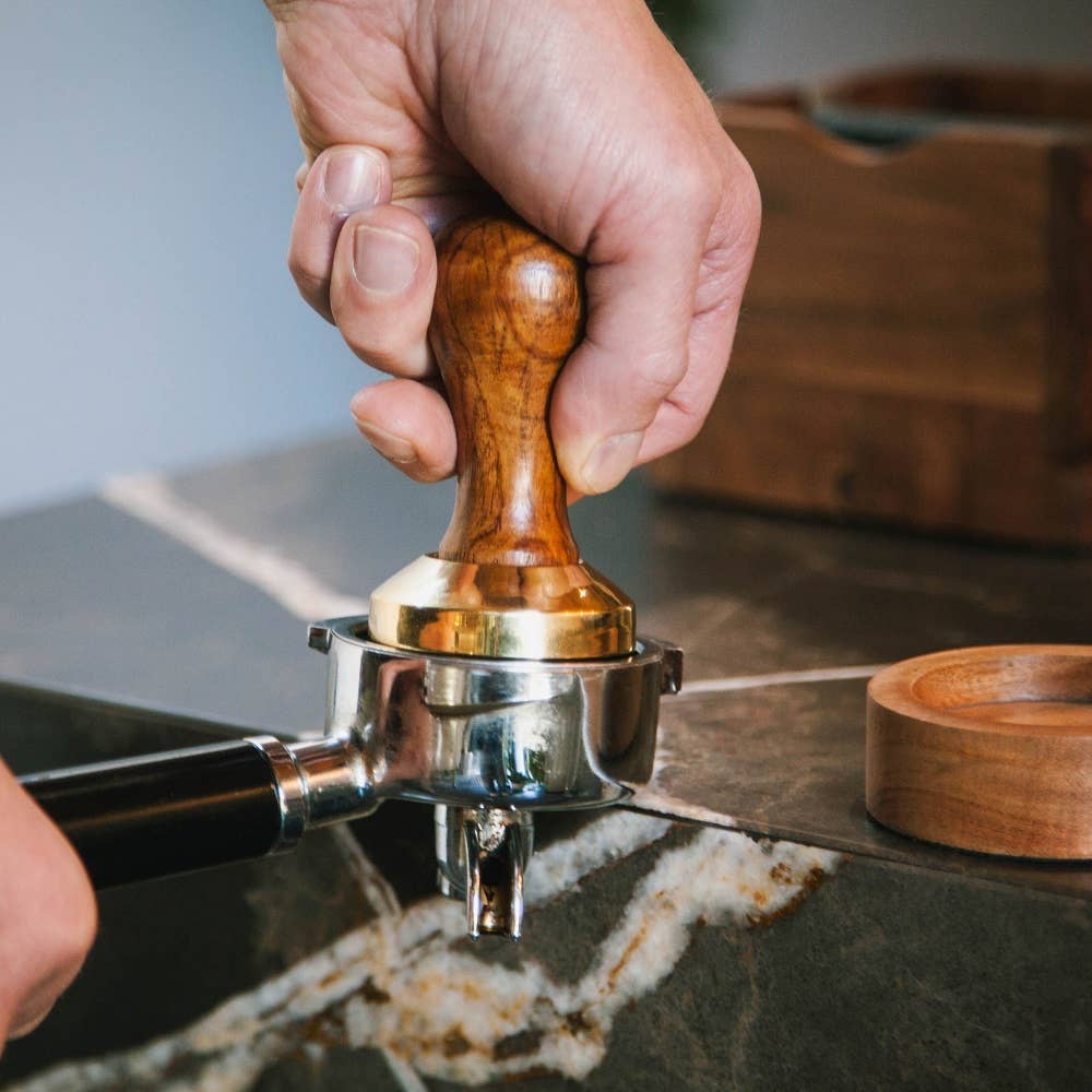 Barista-Set: Klopfbox, Tamper & Brady’s Whiskey-Kaffee