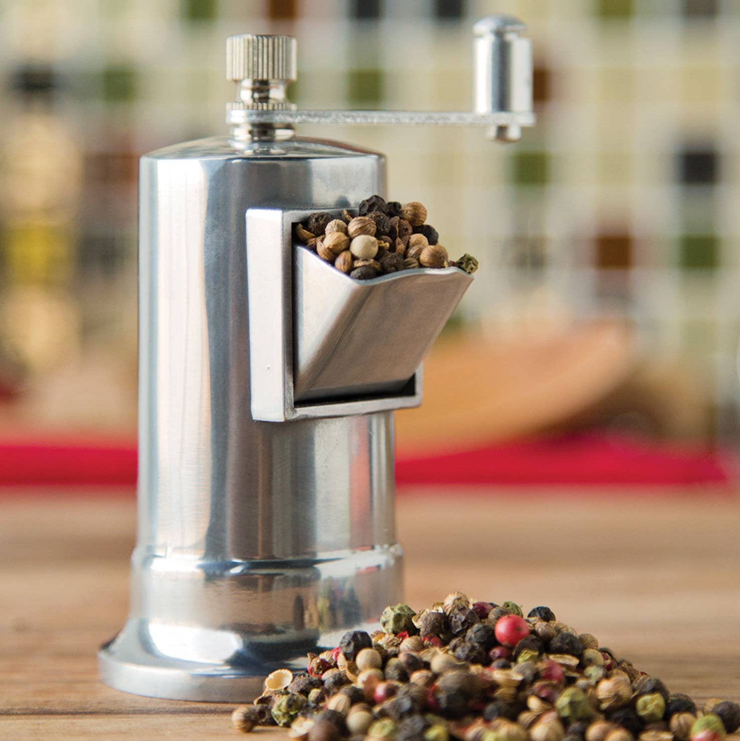 Kleine Pfeffermühle aus Aluminium mit Kurbel
