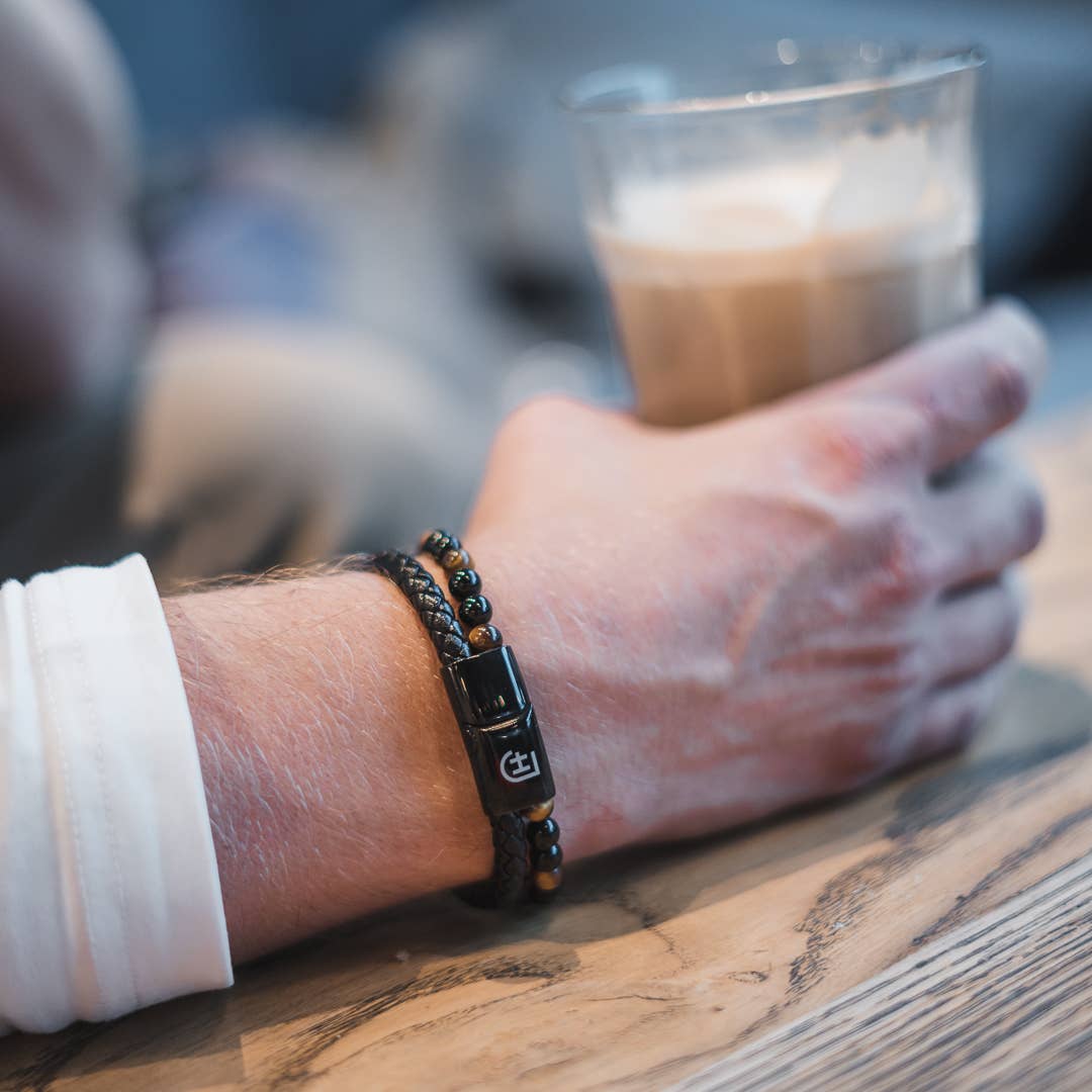 Lederarmband mit Natursteinen