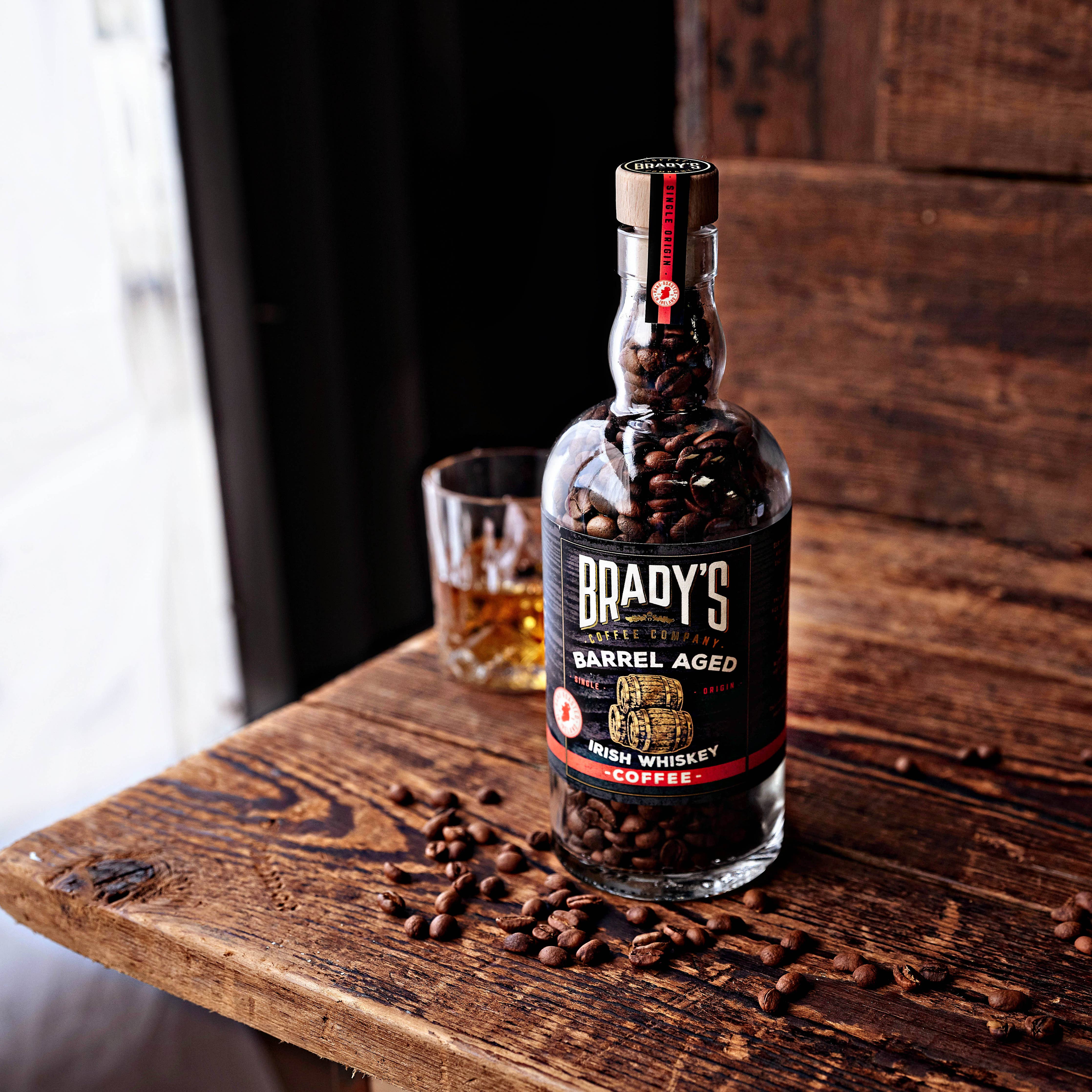 Brady’s Whiskey-Kaffee – Fassgereifte Bohnen in Whiskyflasche