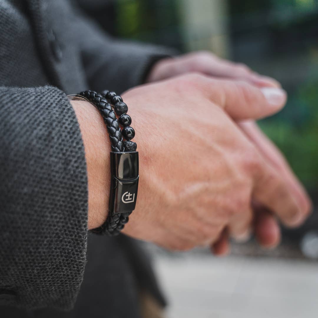 Lederarmband mit Natursteinen