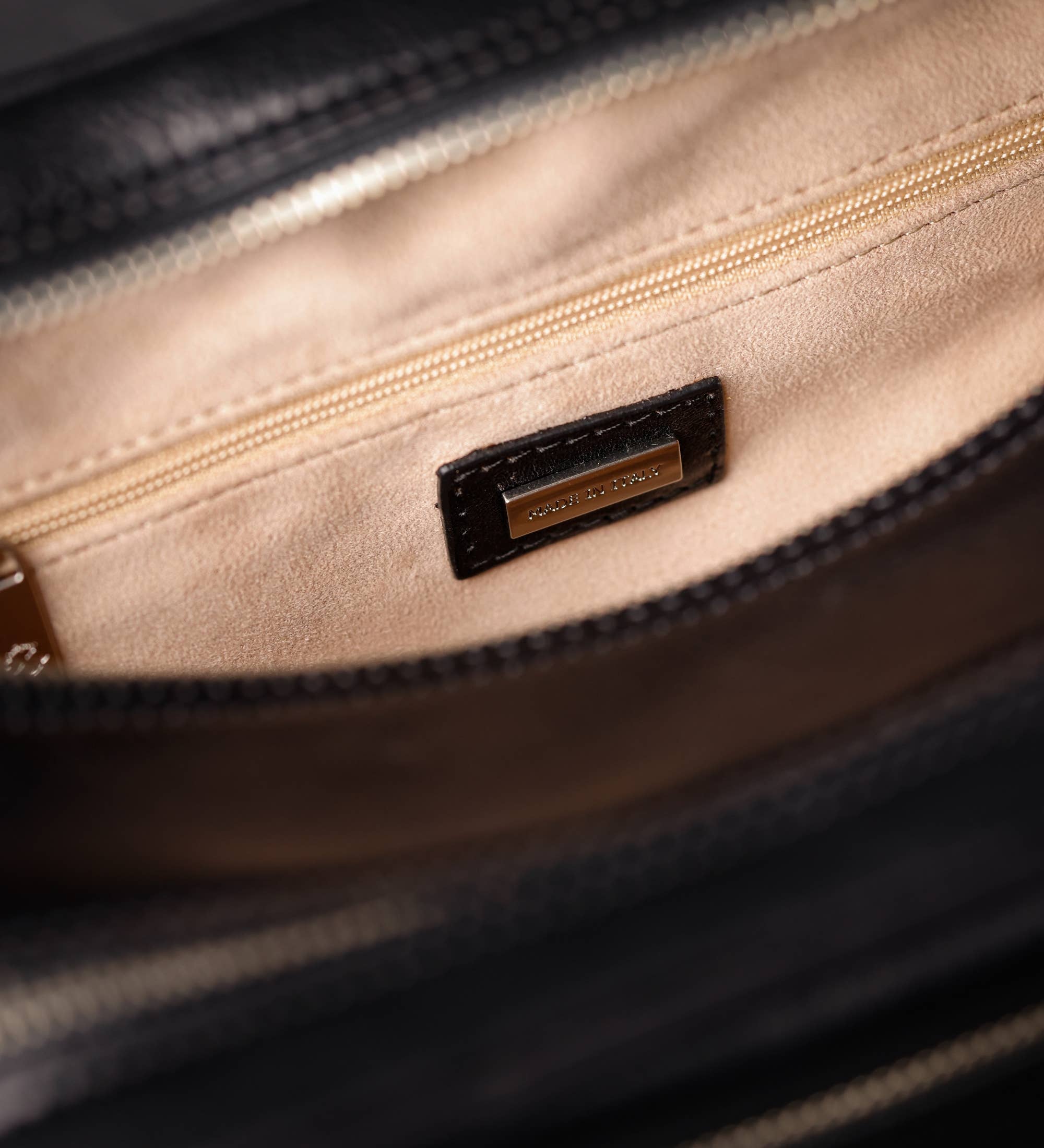 Italienische Kosmetiktasche aus Leder – All the Kings Men