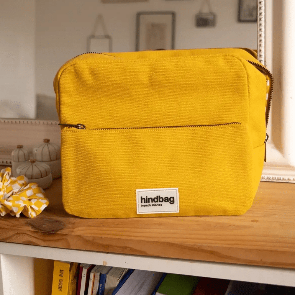 Frisch angekommen – Kulturbeutel & Bio - Duschgel Set - MANVA - Geschenke für Männer mit Stil & Lebenserfahrung