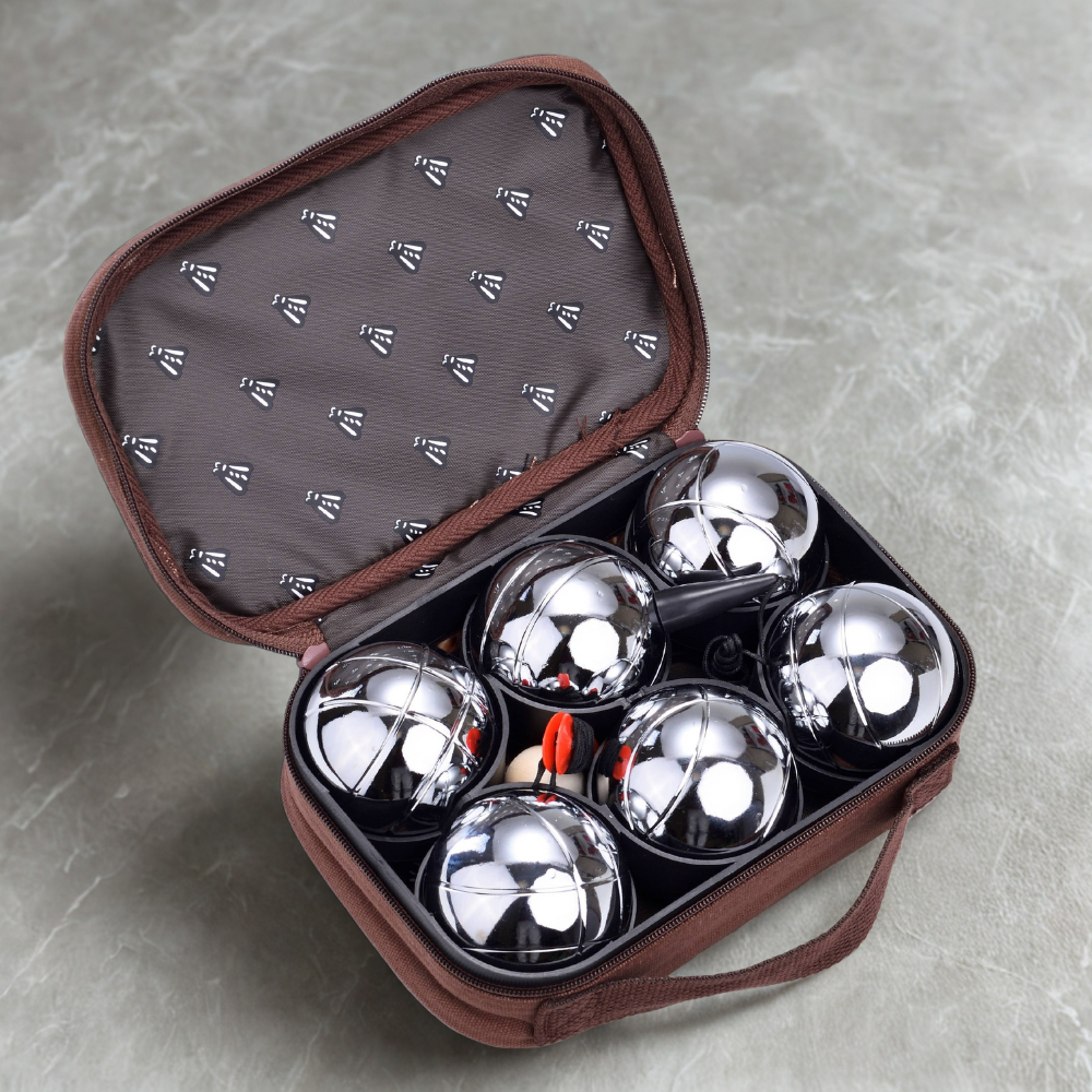 Laguiole Boule-Set geöffnet mit 6 verchromten Boulekugeln und Zielkugel in Tragetasche als Männergeschenk