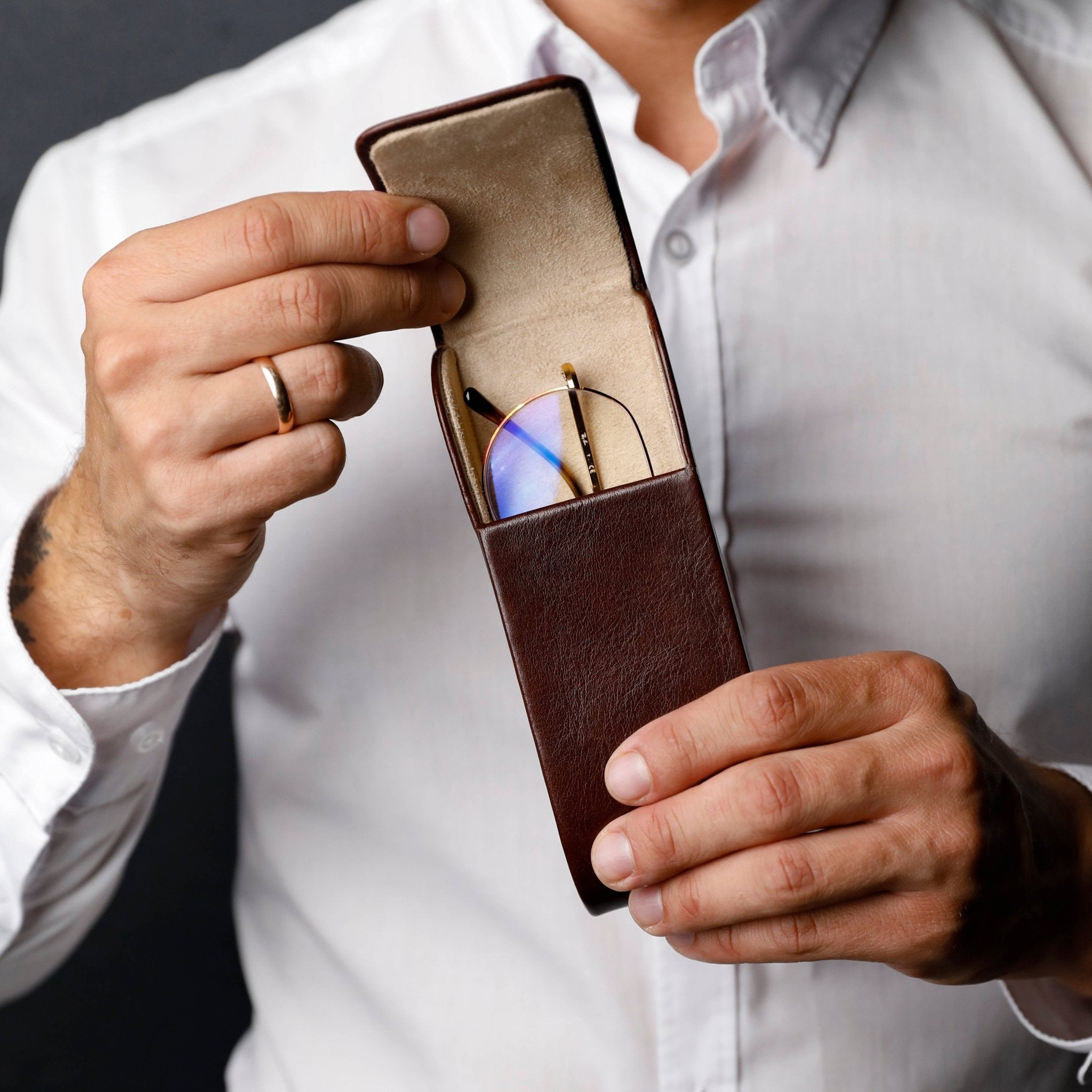 Leder - Brillenetui aus Italien - MANVA - Geschenke für Männer mit Stil & Lebenserfahrung