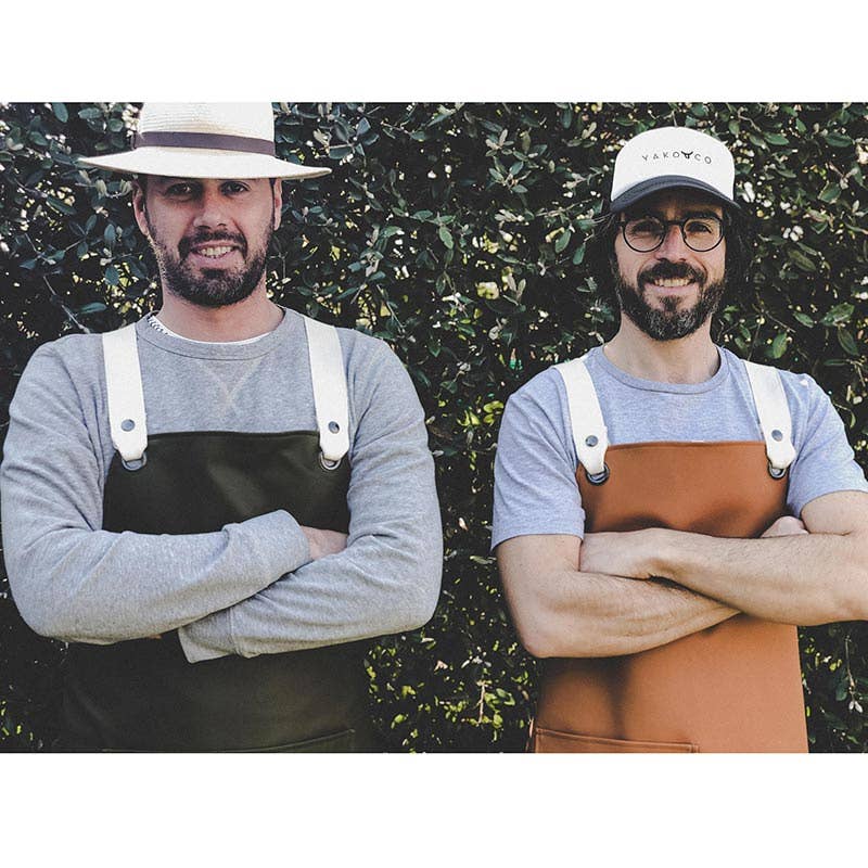 Vegane Schürze aus Kunstleder - MANVA - Geschenke für Männer mit Stil & Lebenserfahrung