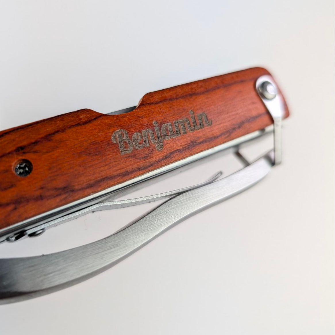 Axt-Multitool – 15 Funktionen im Rosenholzgriff (personalisierbar)