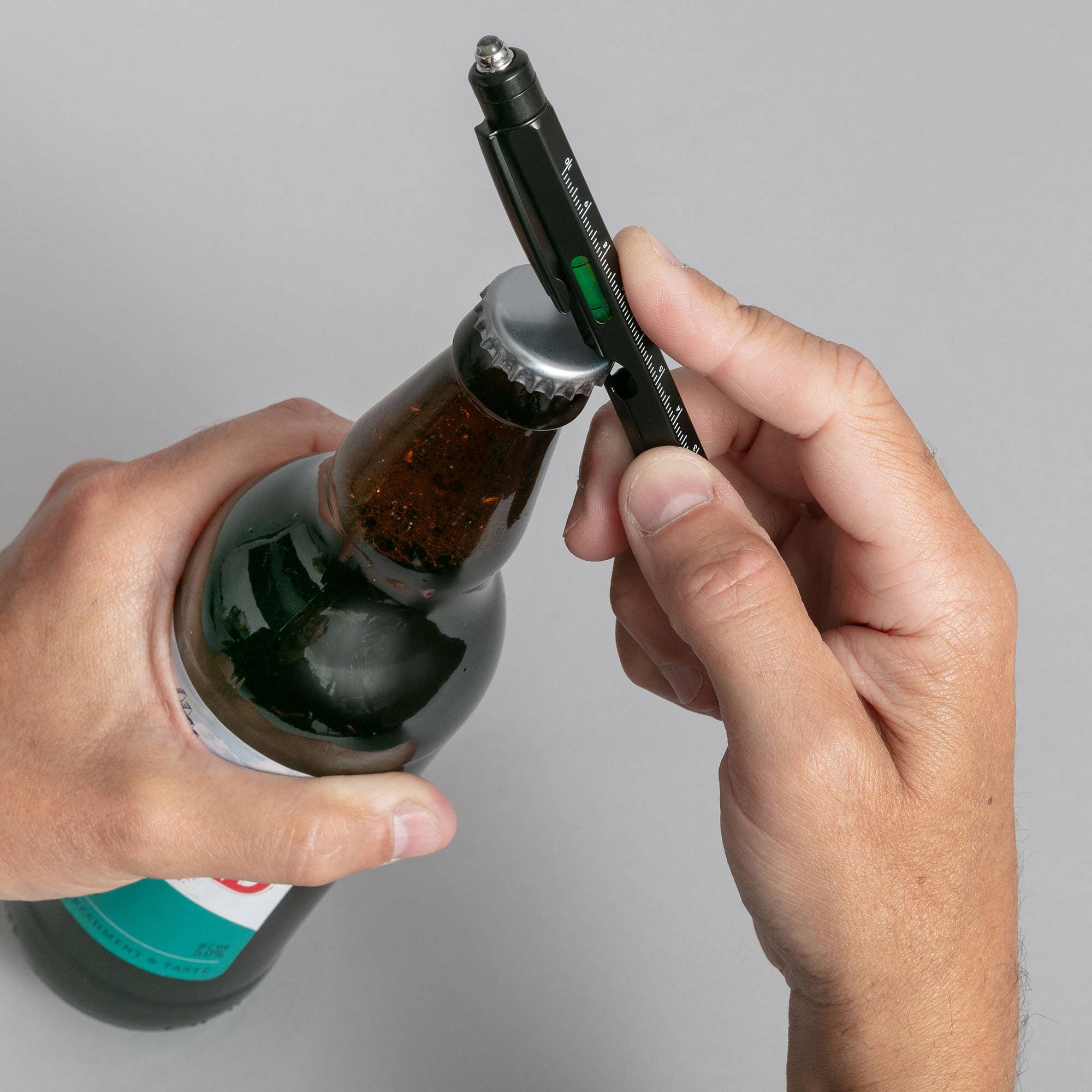 9-in-1 Multifunktionsstift – Werkzeug, Licht & Kugelschreiber in einem