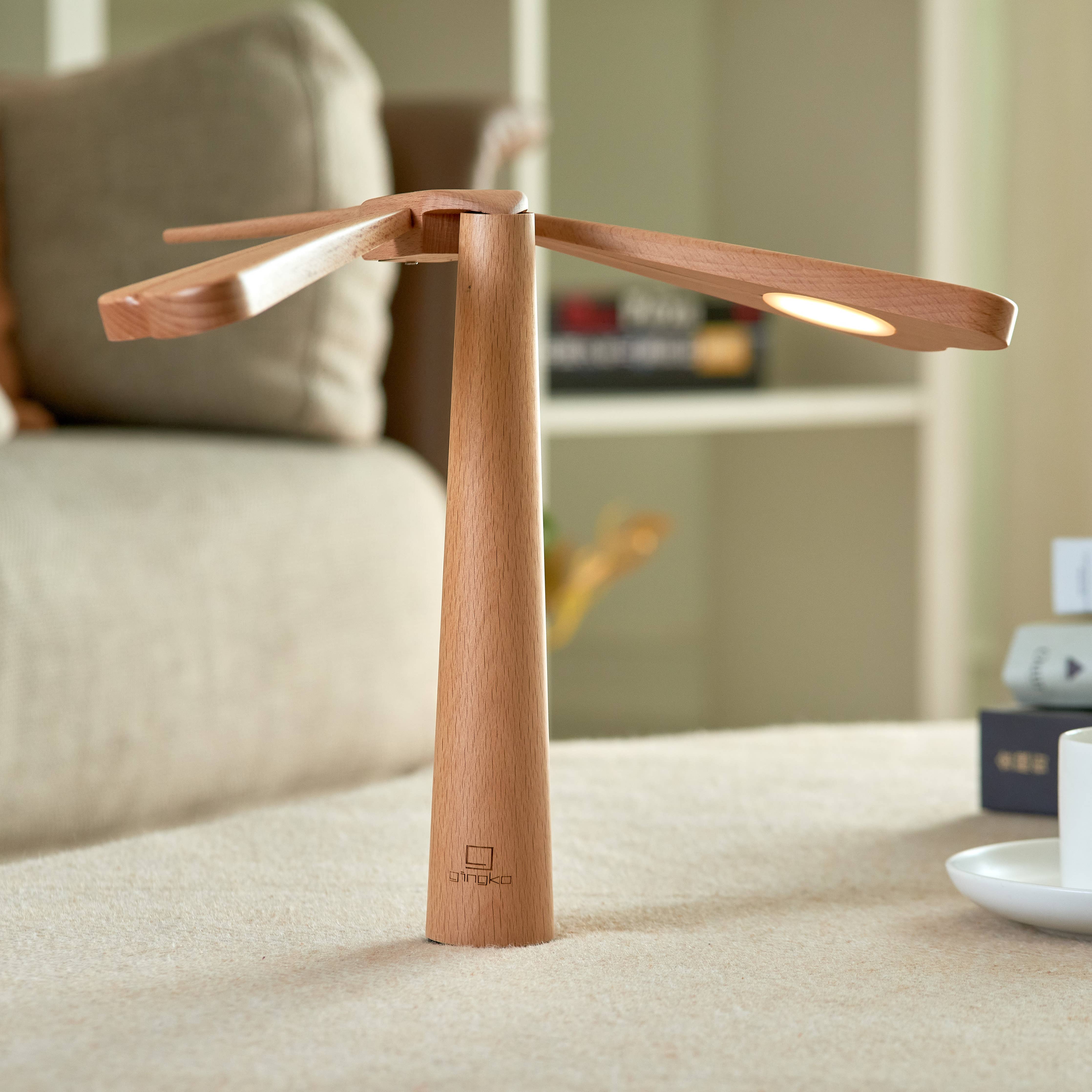 Dragonfly Balance – Schwebende Tischlampe aus Holz