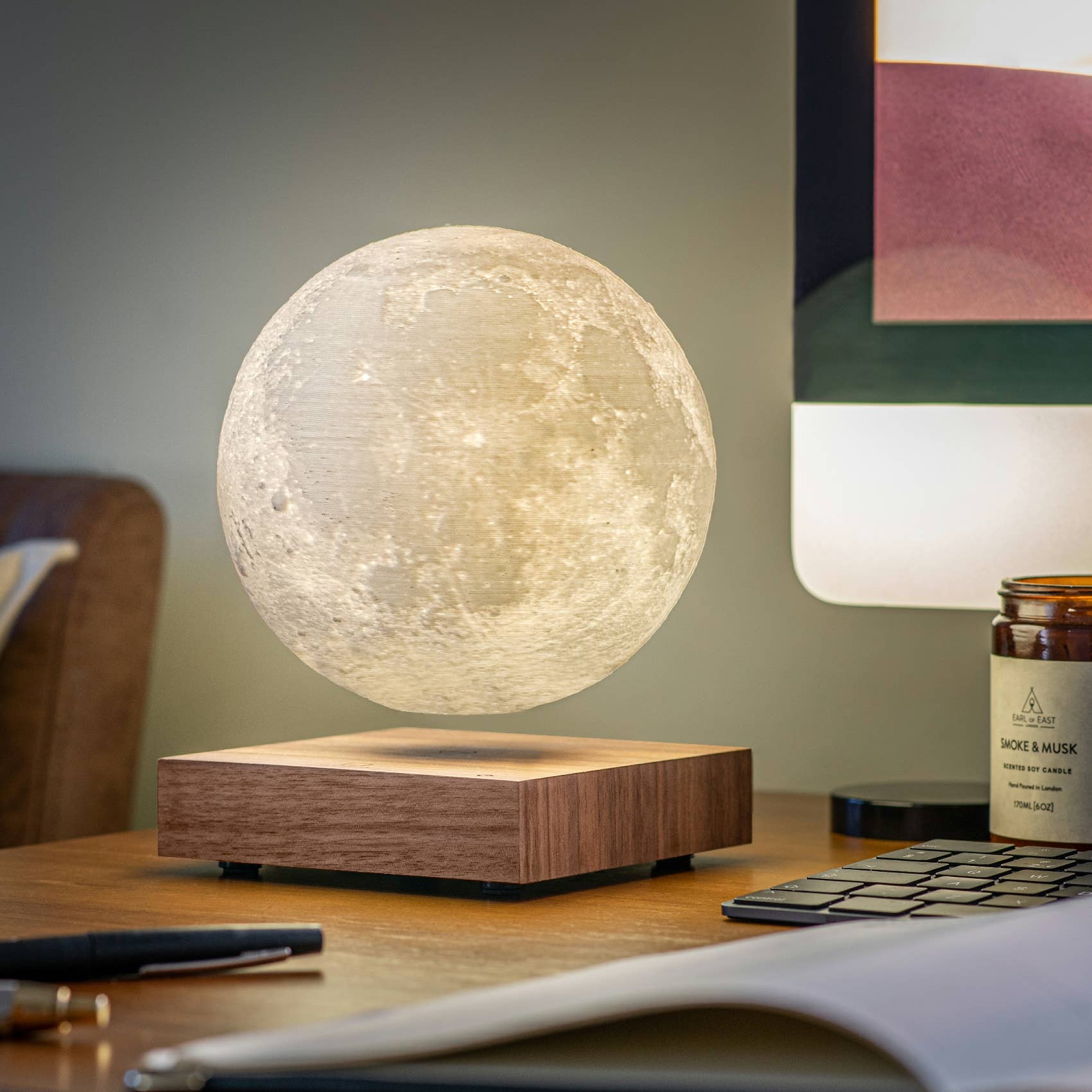 Schwebende Mondlampe – Design-Geschenk mit Holzsockel