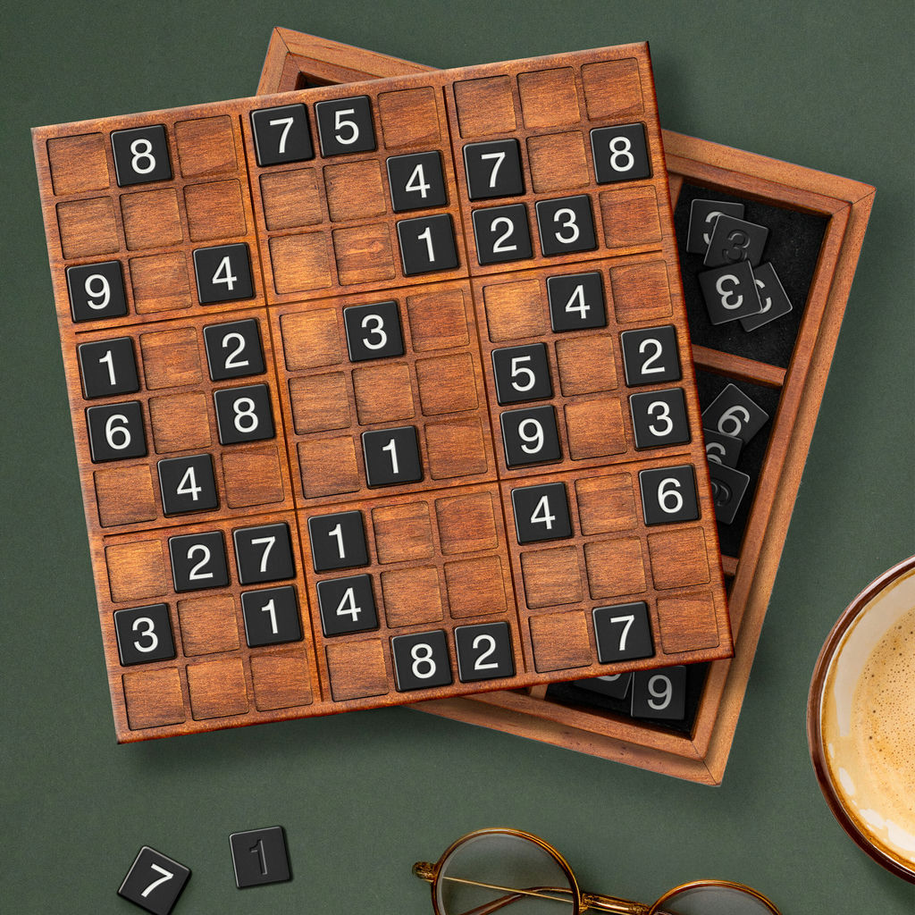 Edles Sudoku XL Holzspiel aus Echtholz mit schwarzen Zahlenschreiben