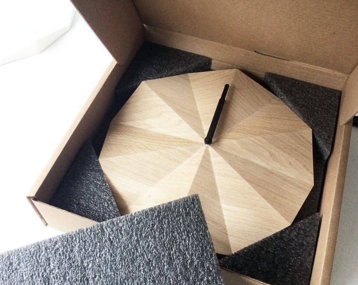 Delta Clock Eiche - MANVA - Geschenke für Männer mit Stil & Lebenserfahrung