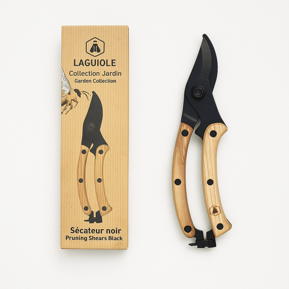 Gartenschere – Schwarze Klingen & Holzgriff für stilvolle Gartenarbeit - MANVA - Geschenke für Männer mit Stil & Lebenserfahrung