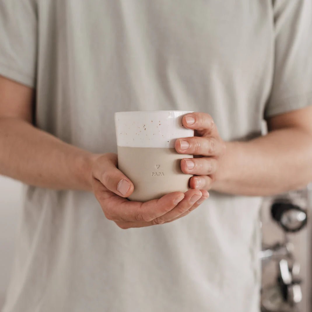 Kaffeebecher „Papa" - MANVA - Geschenke für Männer mit Stil & Lebenserfahrung