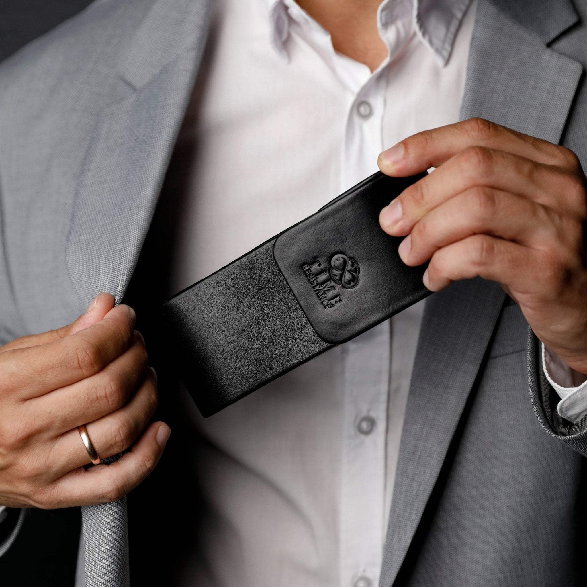 Leder - Brillenetui aus Italien - MANVA - Geschenke für Männer mit Stil & Lebenserfahrung