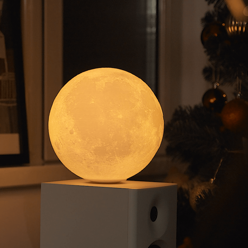 LunaSpin Mondlampe - MANVA - Geschenke für Männer mit Stil & Lebenserfahrung
