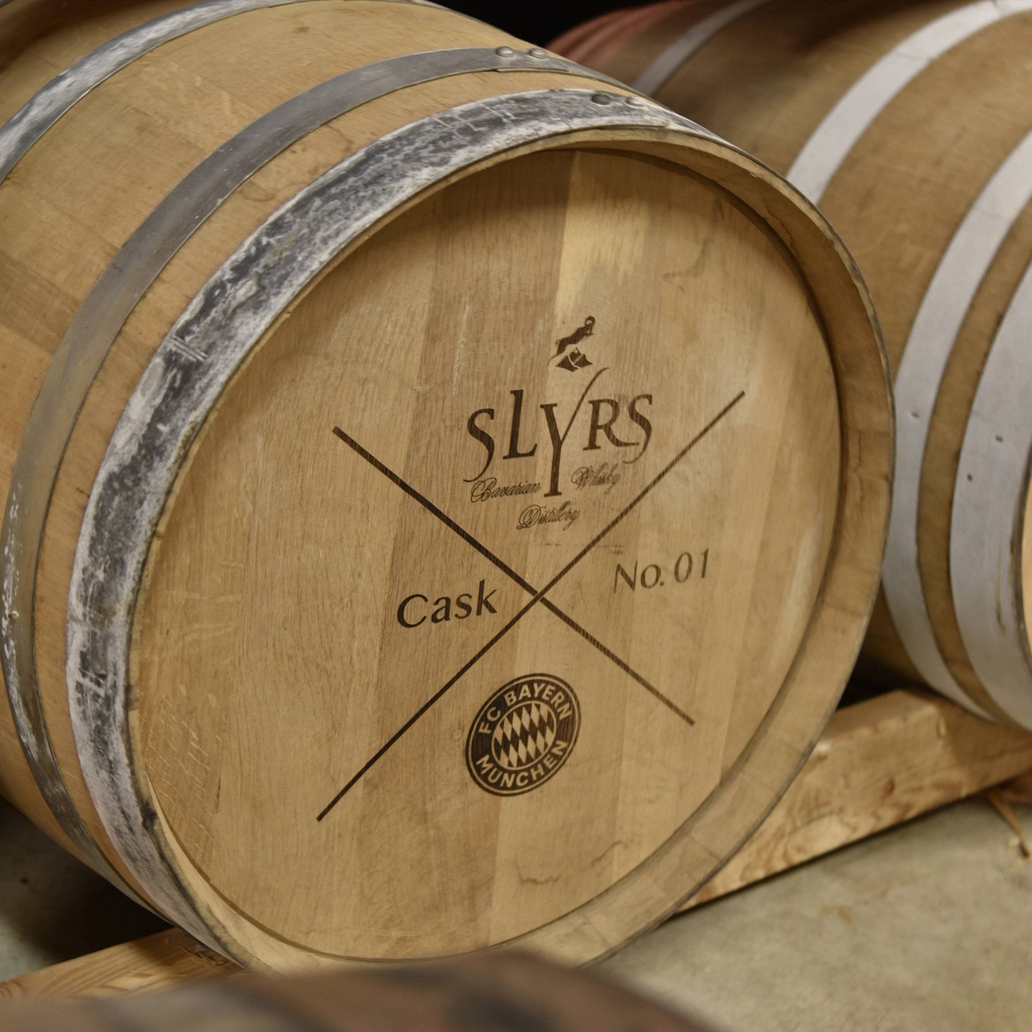 SLYRS Whisky FC Bayern Edition - MANVA - Geschenke für Männer mit Stil & Lebenserfahrung